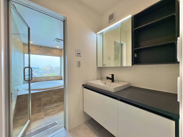 清潔感のある色合いで統一され、スッキリとした印象を受けます