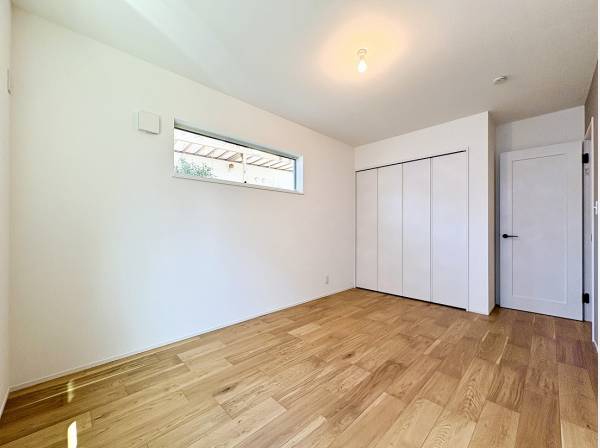 約7帖のサービスルームは居室利用も可能な広さを確保しています