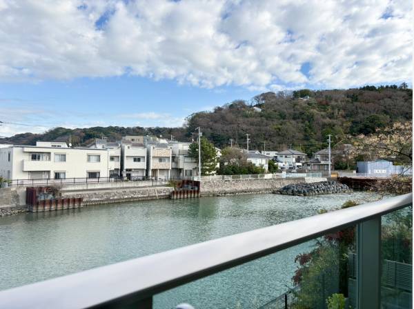 抜け感のある眺望と緑も望めます♪