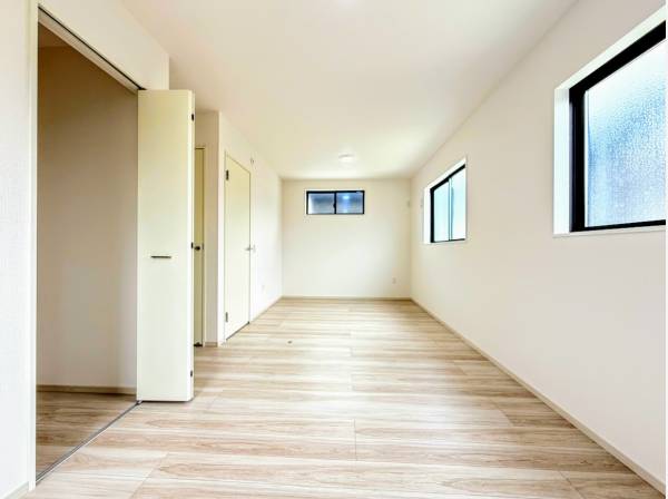 2階洋室は間仕切りを加え1部屋増やすこともできます