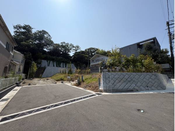 開発道路は6.15ｍで駐車も楽々
