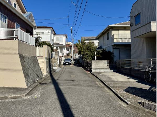 前面道路は４ｍ幅員です