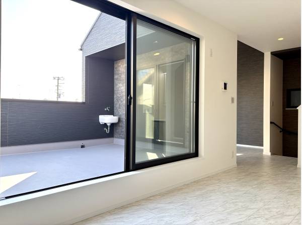 内と外がゆるやかにつながる空間