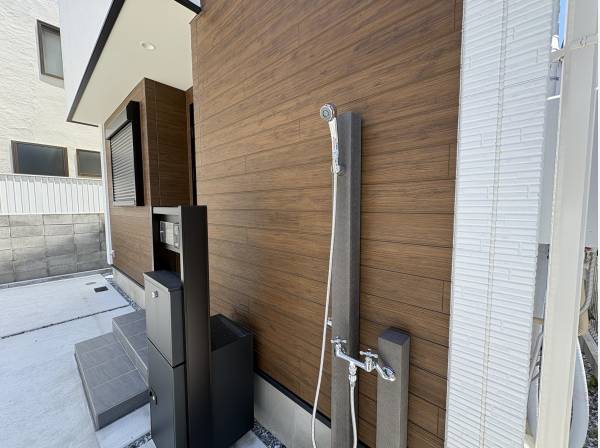 外シャワー付き