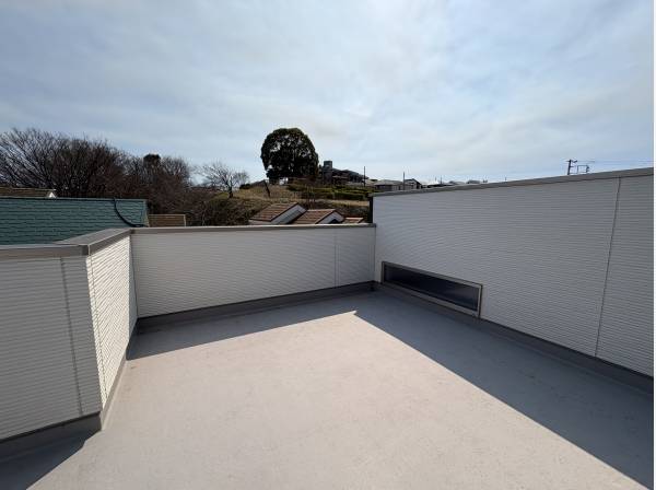 屋上は広くて見晴らしもいいですよ！