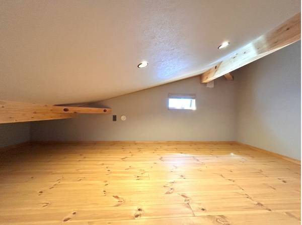 ２階のサービススペース 勾配天井になっております