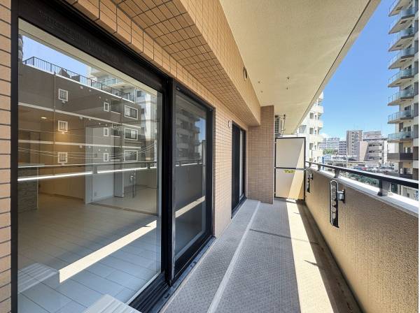 南東に面した陽当たりの良いバルコニー