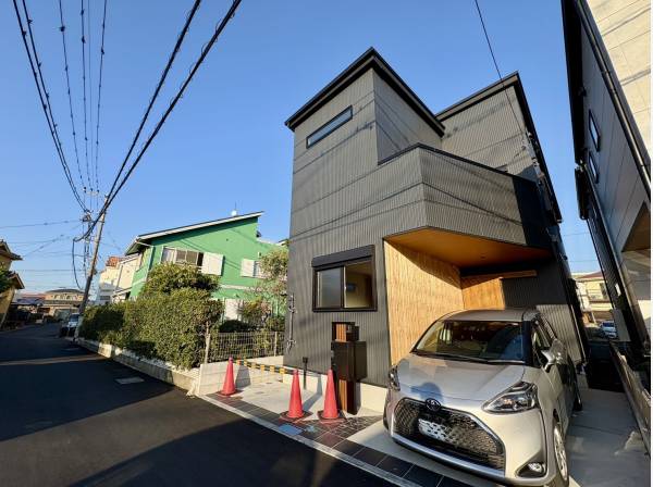 グレーを基調とした目を惹く外観