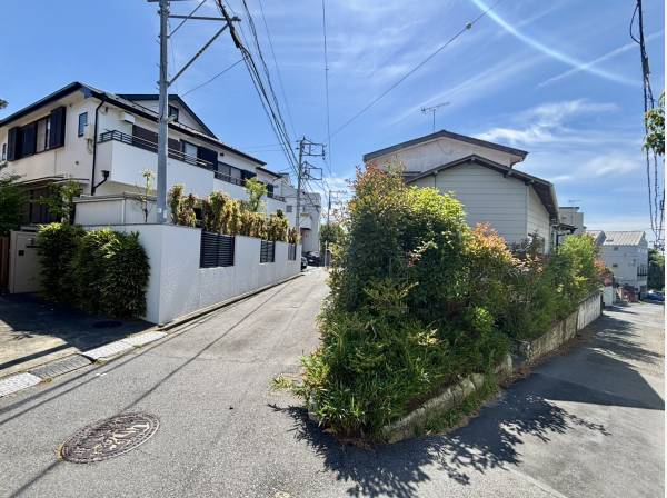 角地のため陽当たり・風通し良好！