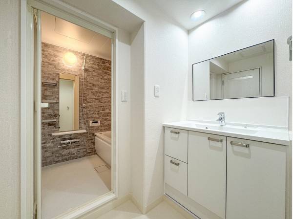 スタイリッシュな洗面スペースがおしゃれ