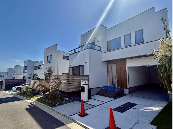 電柱地中化の美しい街並み「佐島の丘」