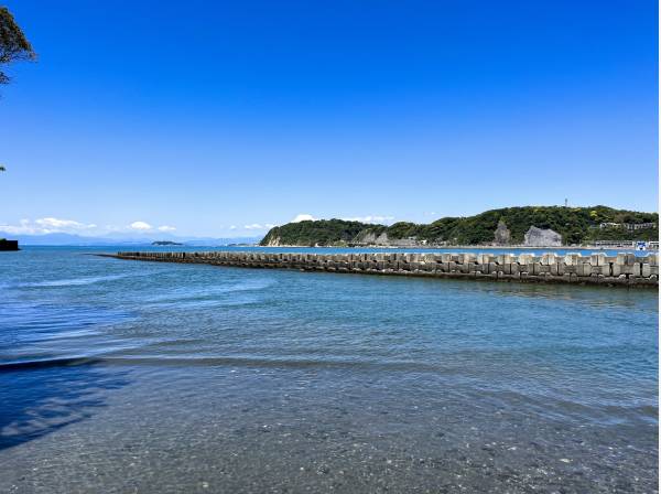 逗子海岸へも歩いて１５分(約1.2ｋｍ)