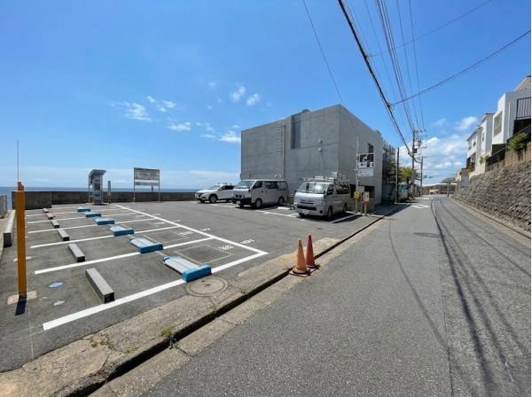周辺は邸宅が立ち並ぶ落ち着いた環境