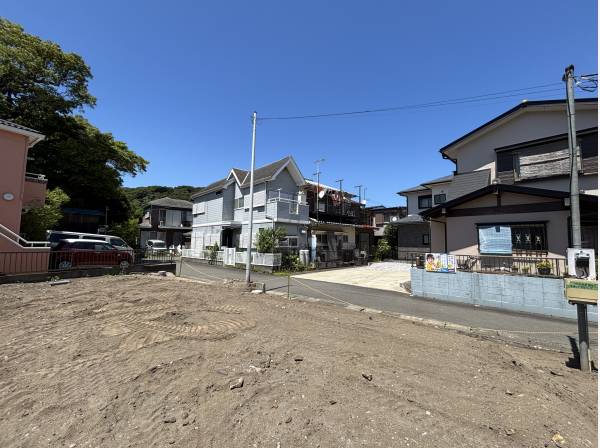 駅徒歩８分という立地にありながら、程よい緑も感じるロケーション