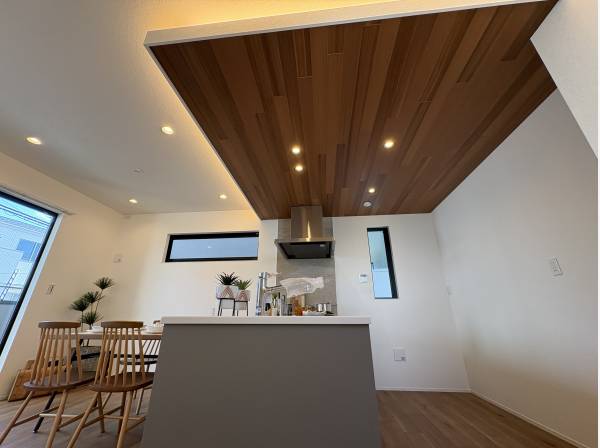 キッチンと天井もいい感じです。