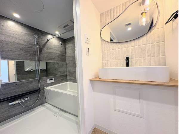 ホテルライクなサニタリールームとバスルーム