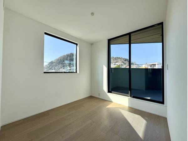 5.8帖の洋室は、書斎や趣味の部屋としても活躍。