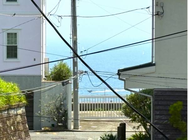お部屋やお庭からも海の様子が確認できました！　(2階洋室からの写真)
