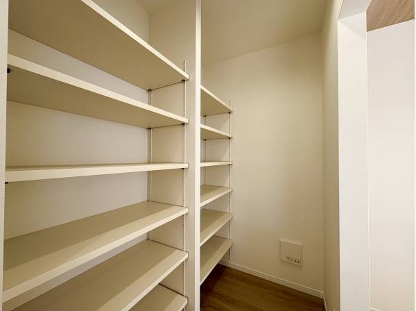 多種多様に活用できるパントリースペース