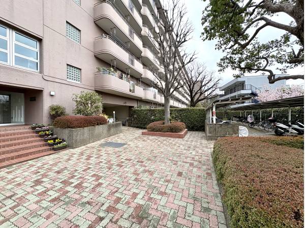 大船駅徒歩8分、マンションエントランス部分