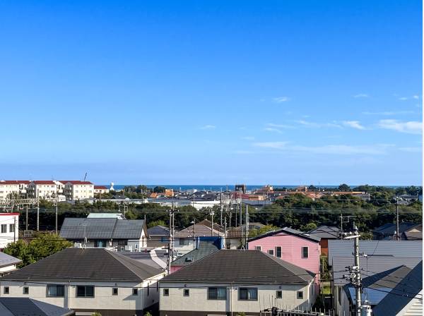 ルーフバルコニーから見渡す海と空のパノラマ