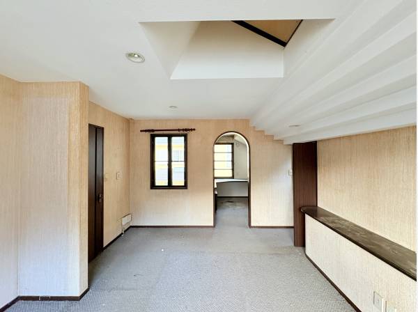 2階寝室書斎、納戸へと繋がります