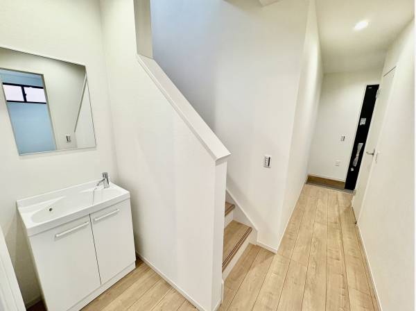 階段下には手洗い場があって便利です！