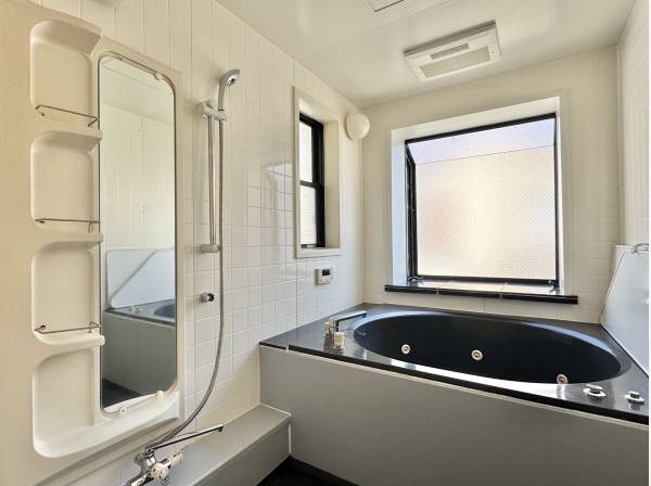 広々浴室でリゾート気分のバスタイム