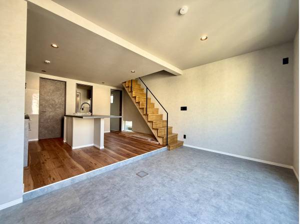 未入居戸建てになります。