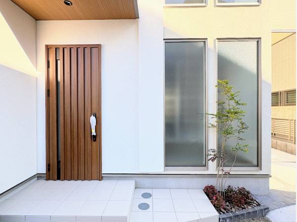 玄関のデザインにもこだわっています