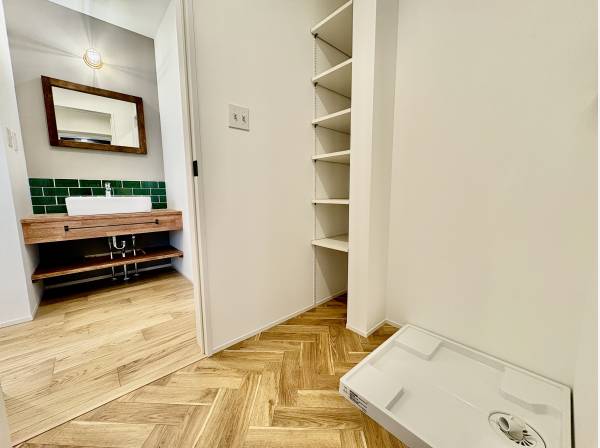 洗面所の床のデザインにもこだわっておりますよ。