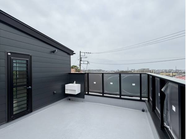 曇りですが、富士山と相模湾を望めます