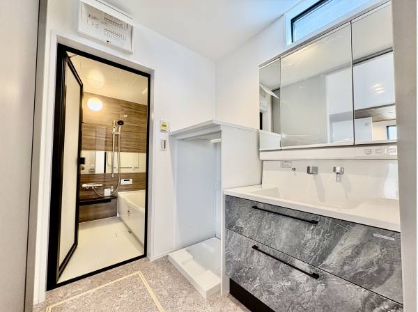 洗面所とお風呂も広くてのんびりできそうです！