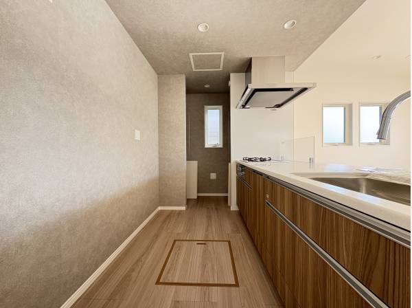 奥にはパントリーも完備