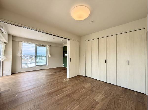 収納豊富な洋室！