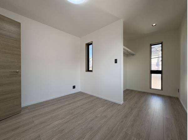 収納豊富な洋室