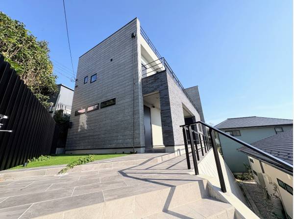 南葉山に佇む外観