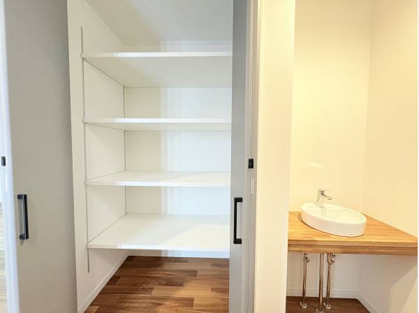 玄関ホール横にはウェルカムシンクもあります。