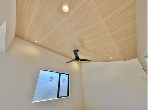 落ち着いた雰囲気に包まれて、豊かな空間を演出します。