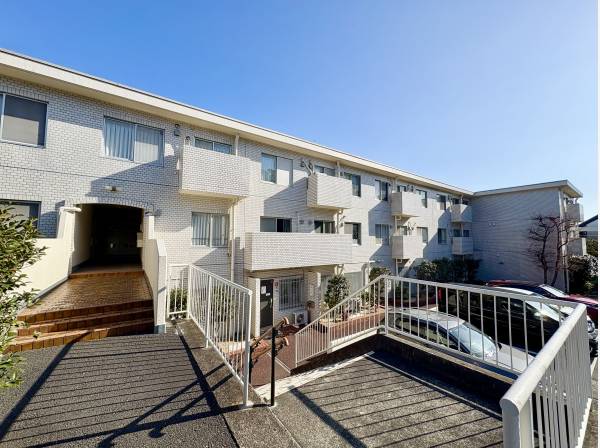 全３階建ての低層マンションとなります