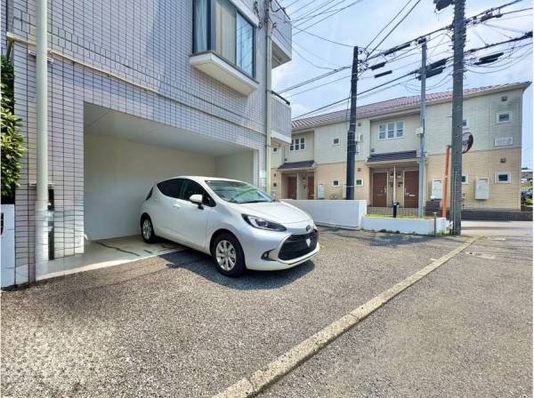 住戸専用駐車場を完備