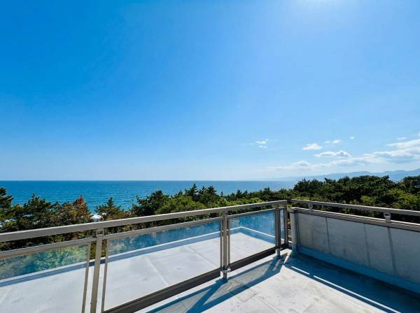 表には海が一望できます。