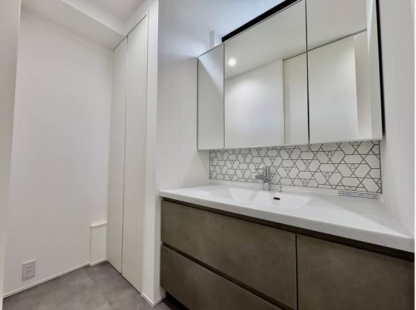 こちらがメインの洗面室です。