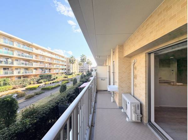 陽当たりのよいバルコニー