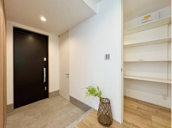 広々とした玄関ホール