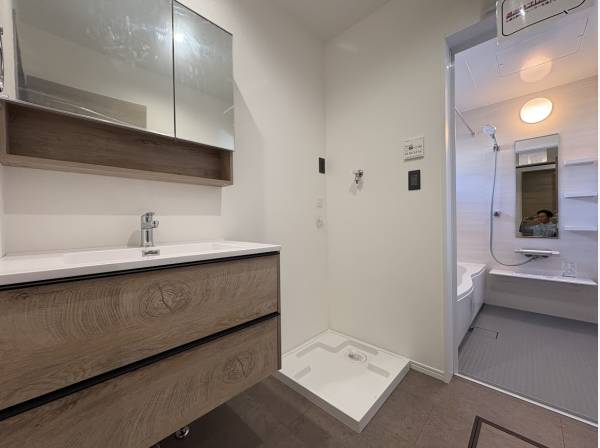 木目調でおしゃれなサニタリールーム