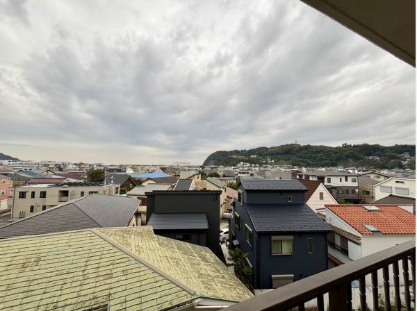 曇っていますが相模湾を遠望できます