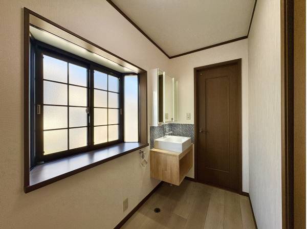 毎日使用する洗面室、ご家族で使用する場面をご想像ください