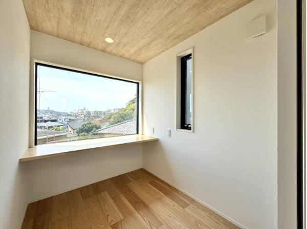 自然光に包まれた、心地よいワークスペース。