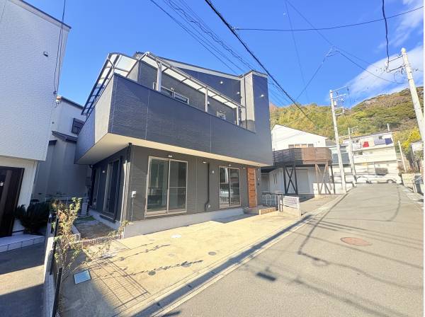 前面道路も広く駐車しやすいです！